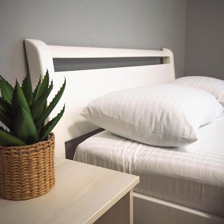 Kyiv Lesi 3 Studio Apartment Luaran gambar